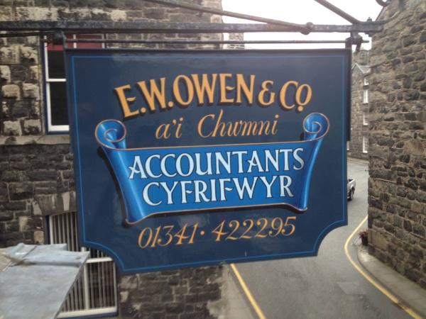 E W Owen a'i Chwmni/ & Co